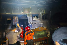 Diduga Korsleting AC, Rumah di Jalan Adityawarman Jombang Ludes Terbakar