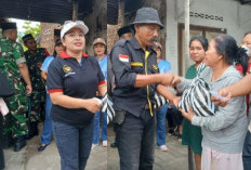 Koramil 0810/08 Baron dan Ormas Sangprabu Nganjuk Bagikan Takjil di Simpang Tugu Jotos