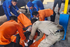 Jenazah Pria Tanpa Identitas Ditemukan Mengapung di Dermaga Jamrud Tanjung Perak
