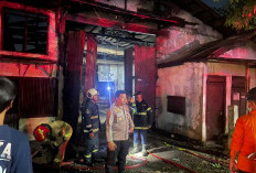 Diduga Korsleting Listrik, Gudang Eks Kayu di Tandes Dilalap Si Jago Merah