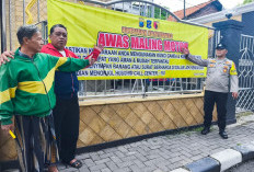 Perkuat Keamanan Lingkungan, Polsek Sawahan Pasang Banner Imbauan Curanmor di Putat Jaya