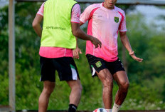 Bernardo Tavares Siapkan Strategi Terbaik Jelang Dua Laga Tandang Beruntun Persebaya