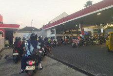 Antrean Pertalite Mengular di Sejumlah SPBU Jember, Warga Rela Menunggu hingga 30 Menit