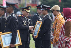 Polda Jatim Gelar Upacara HUT Ke-81 RI, Wakapolda Tekankan Soliditas dan Integritas