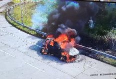 BMW Terbakar di Pintu Tol Belahanrejo Gresik, Ini Kata Pengemudi