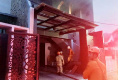 Kebakaran Rumah di Ngagel Madya Surabaya, Puluhan Kendaraan Selamat dari Amukan Api