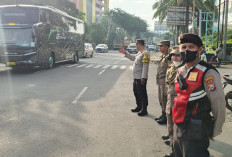 Polsek Gayungan Siagakan Personel Amankan Aksi Unjuk Rasa di Graha Pena