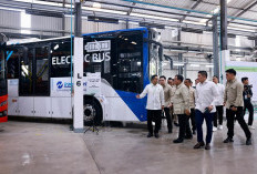 Prabowo Tinjau dan Resmikan Pabrik Perakitan Kendaraan Listrik di Magelang