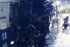 Bandit Motor Terekam CCTV Gasak Honda Beat Street di Jalan Tempel Sukorejo Surabaya