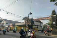 Polsek Lodoyo Barat Blitar Rutin Atur Lalu Lintas Pagi, Cegah Macet dan Kecelakaan 