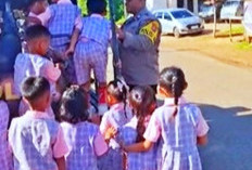 Program Polisi Sahabat Anak, Polsek Tragah Sambut Outing Class Siswa TK Mawar 