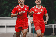 Standar Eropa Masuk Senayan, Rizky Ridho Terpukau John Herdman Bawa Monitor Taktis ke Pinggir Lapangan