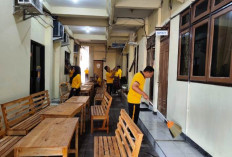 Personel Polres Tulungagung dan Polsek Jajaran Kurve Bersih-Bersih Dukung Gerakan Indonesia Asri