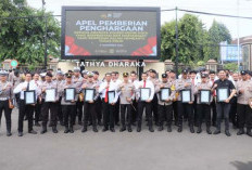 Kapolres Kediri Kota Berikan Penghargaan kepada 53 Personel Berprestasi