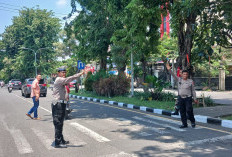 Polsek Sawahan Pastikan Ibadah Misa di Gereja Kalam Allah Berjalan Aman dan Kondusif