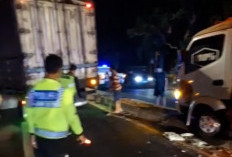 Truk Naik Median JLU Barat Lamongan, Polisi Sigap Evakuasi dan Pastikan Arus Lalu Lintas Lancar