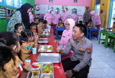 Kapolres dan Ketua Yayasan Kemala Bhayangkari Kediri Kota Pantau Program MBG