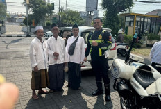 Polres Gresik Berhasil Pertemukan Lansia 90 Tahun Asal Mojokerto dengan Keluarga
