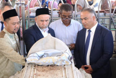 Gubernur Samarkand Uzbekistan Ziarah ke Makam Maulana Malik Ibrahim Gresik