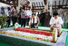 Jelang Hari Bhayangkara ke-80, Kapolri Ziarah ke Makam Gus Dur di Jombang