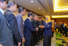 Khofifah Lantik Pengurus IKA Unair DKI Jakarta Periode 2025–2030, Perkuat Jejaring Alumni