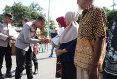 Semangat Ramadan, Ratusan Warga Terima Rombong Usaha dan Sembako dari Polres Kediri
