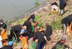 Bengawan Jero Dikepung Sampah, Warga dan Pejabat Jatim Turun Tangan