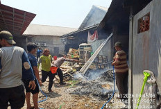 Gudang Toko Bangunan di Blitar Terbakar, Kayu dan Pipa PVC Ludes dengan Kerugian Rp500 Juta