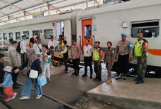 Pantau Arus KA di Bangil saat Libur Nataru, Volume Penumpang Turun