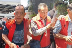 Tiga Tersangka Kasus Pungli ESDM Jatim Jalani Tahap II di Kejati