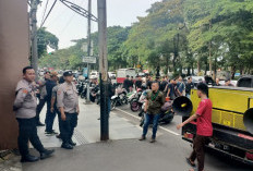 HMI Jatim Gelar Aksi Damai di Kejati Jatim, Polsek Gayungan Pastikan Kondusif
