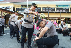 51 Personel Polres Pelabuhan Tanjung Perak Naik Pangkat, Kapolres Tekankan Pelayanan Humanis dan Profesional