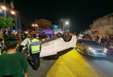 Detik-Detik Kecelakaan Tunggal di Kepatihan, Mobil Sigra Ringsek Usai 