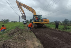 DPUTR Gresik Mulai Perbaiki Jalan Penghubung Desa Pilang Kedamean Rusak Parah