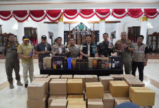 Pimpin Sidak Gabungan di Perumahan KNV, Bupati Sidoarjo Sita Ratusan Botol Miras dan Segel 3 Ruko