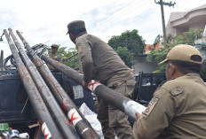 Tak Berizin, Satpol PP Surabaya Tertibkan 45 Tiang Fiber Optik