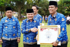 Penuhi Target PAD 100 Persen, Pemkab Bangkalan Anugerahkan Penghargaan Kepada OPD dan Kecamatan Berprestasi