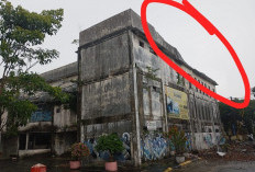 Polisi Selidiki Pengendara Motor Tewas Tertimpa Tembok Bangunan di Kebraon Surabaya