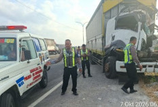 Dua Truk Tronton Terlibat Kecelakaan di JLU Lamongan, Satu Orang Luka
