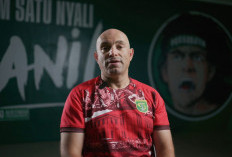 Bernardo Tavares Percaya Diri Persebaya Bakal Kalahkan Persib Bandung