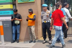Polsek Gayungan Kawal Massa Jaka Jatim Unjuk Rasa di Kejati, Desak Usut Dugaan Korupsi APBD Pamekasan Rp85,2 M