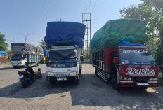 Truk Ekspedisi Parkir di Jalan Prapat Kurung Surabaya, Jarang Ditertibkan dan Picu Kemacetan