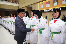Wali Kota Nurochman Kukuhkan 72 Paskibraka Kota Batu Jelang HUT Ke-81 RI