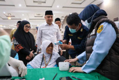 Wali Kota Eri Cahyadi Lepas Jemaah Haji Surabaya, Titip Doa Keberkahan Kota