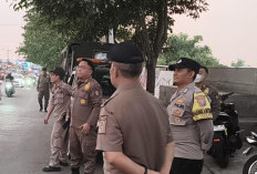 Sinergi Cegah Kemacetan, Polsek Lakarsantri Dampingi Satpol PP Tertibkan Fungsi Jalan di Kawasan Unesa