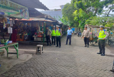 Berikan Rasa Aman, Polsek Gayungan Gelar Patroli Kewilayahan di Pasar Gayungsari