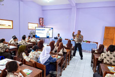 Satlantas Polres Pelabuhan Tanjung Perak Sosialisasi Keselamatan Lalu Lintas di SMP Bhayangkari 6 Surabaya