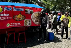 Kembalikan Fungsi Bahu Jalan, Tim Gabungan Sukomanunggal Tertibkan Lapak PKL di Kawasan Darmo Indah