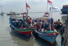 Satpolairud Polres Gresik Amankan Tiga Kapal Nelayan Pengguna Jaring Trawl di Karang Jamuan
