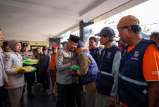 Sarapan Bareng Kapolres Tulungagung, Driver Ojol hingga Tukang Becak Pulang Bawa Sembako